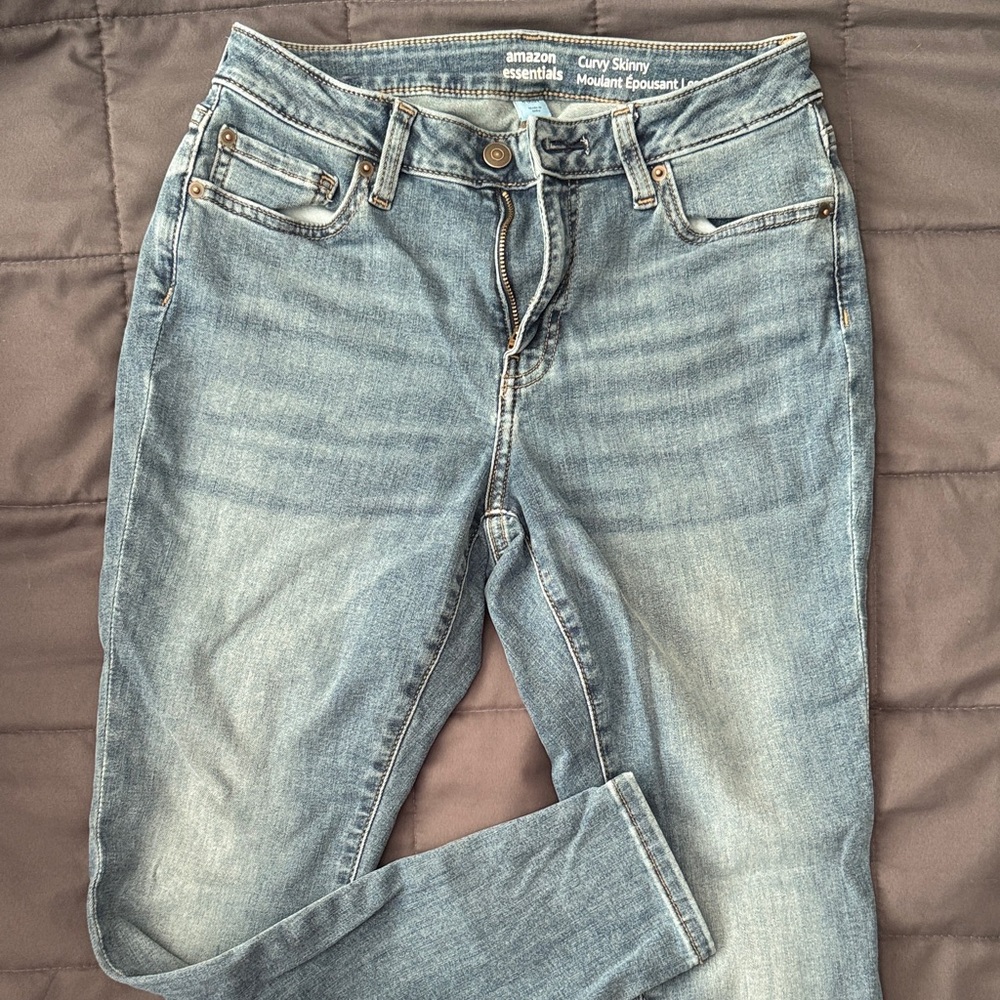 Amazon Essentials Women's Light Blue Skinny Jeans